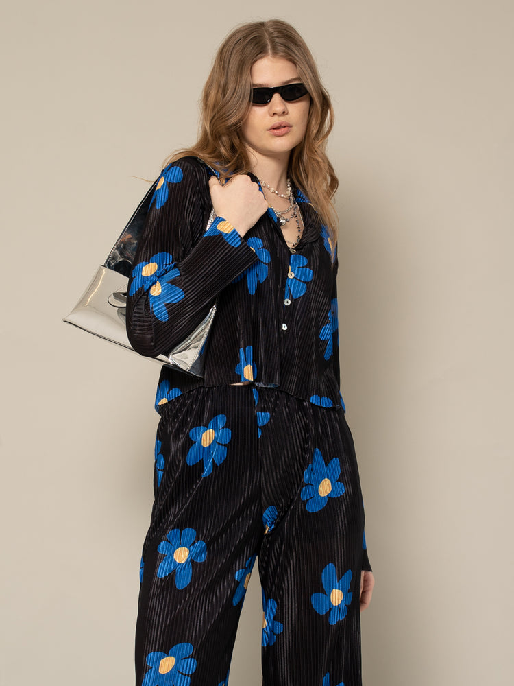 EVIE - BUTTON UP SHIRT IN BLACK AND BLUE FLOWER PRINT