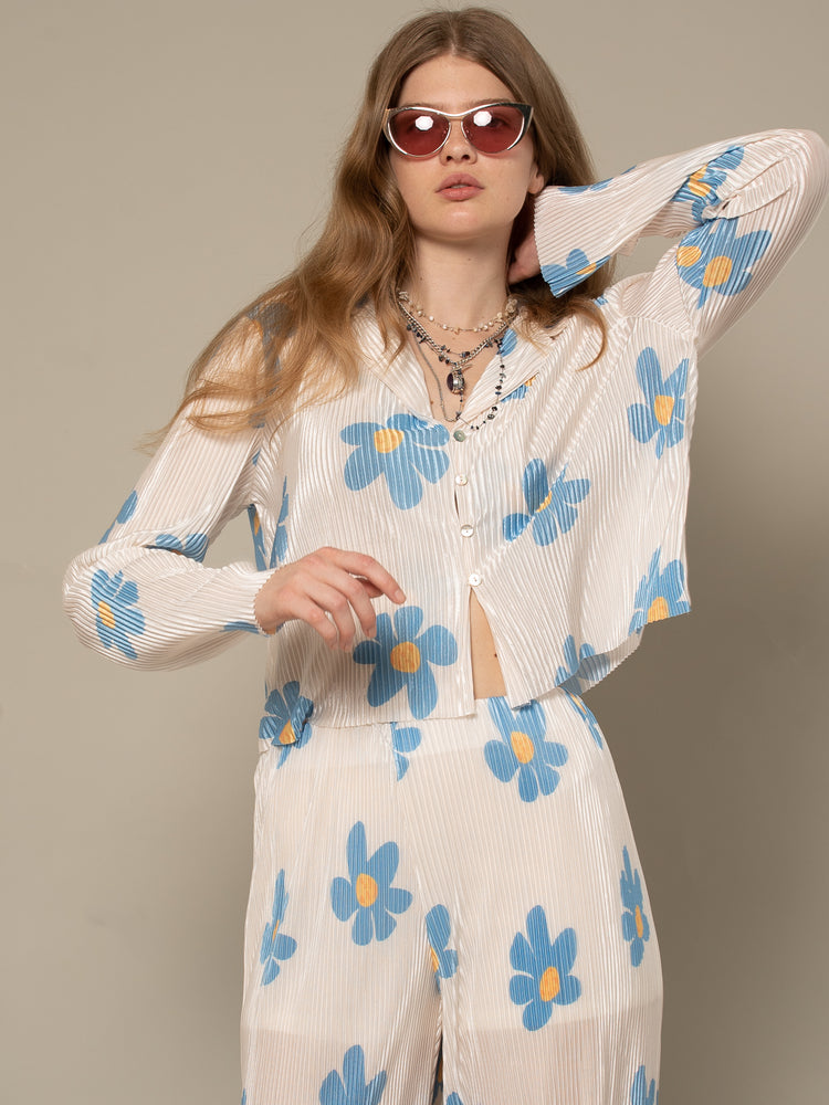 EVIE - BUTTON UP SHIRT IN WHITE AND BLUE FLOWER PRINT