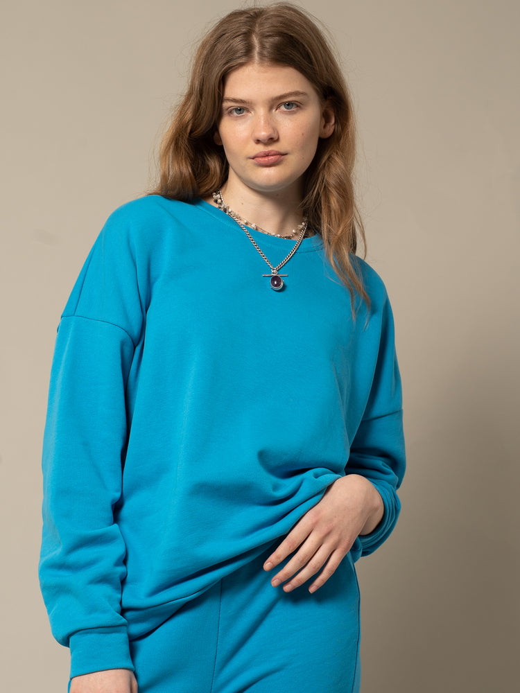 JULIA - RELAXED FIT CREW NECK SWEAT IN SKY BLUE