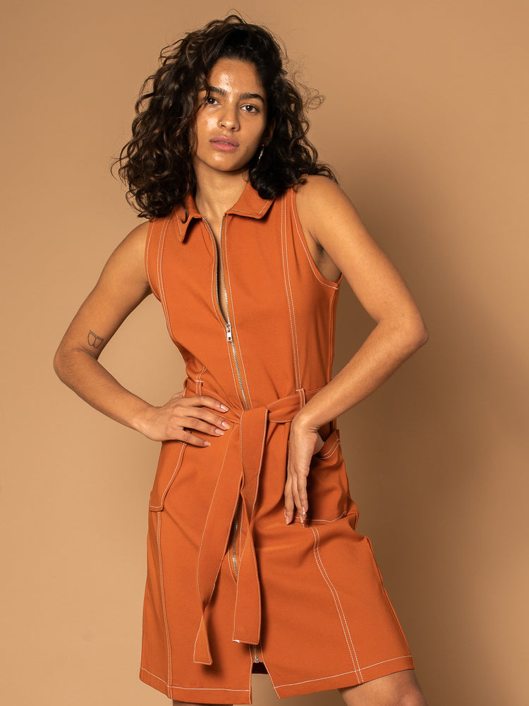 
            
                Load image into Gallery viewer, JAYLA - ZIP UP DRESS WITH BELT IN RUST
            
        